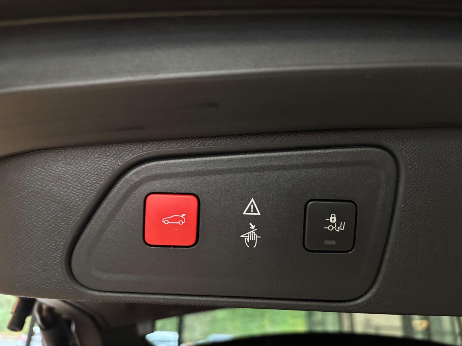 Peugeot 3008 GT*Automatik*360°*SHZ*Navi*Schiebedach