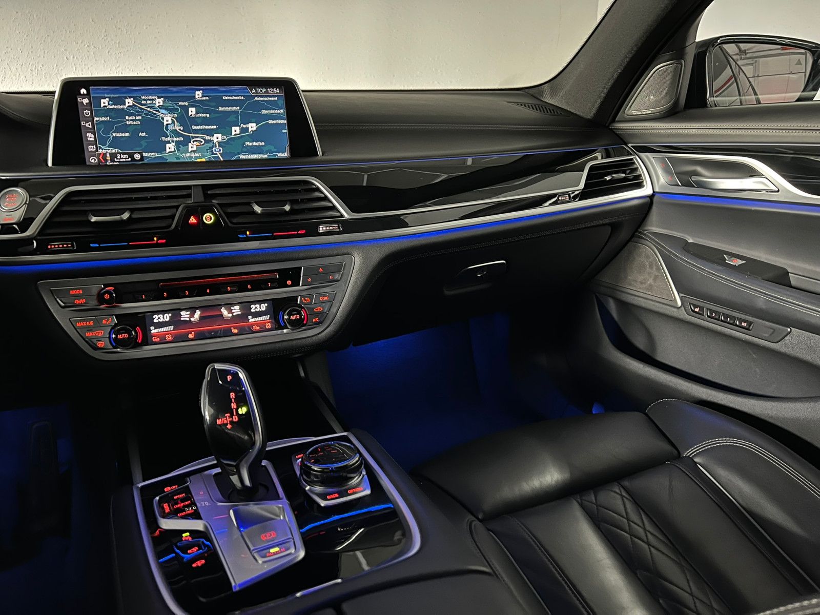 Fahrzeugabbildung BMW 750 d xDrive M SPORT/LASER/EXECUTIVE PRO/FROZEN