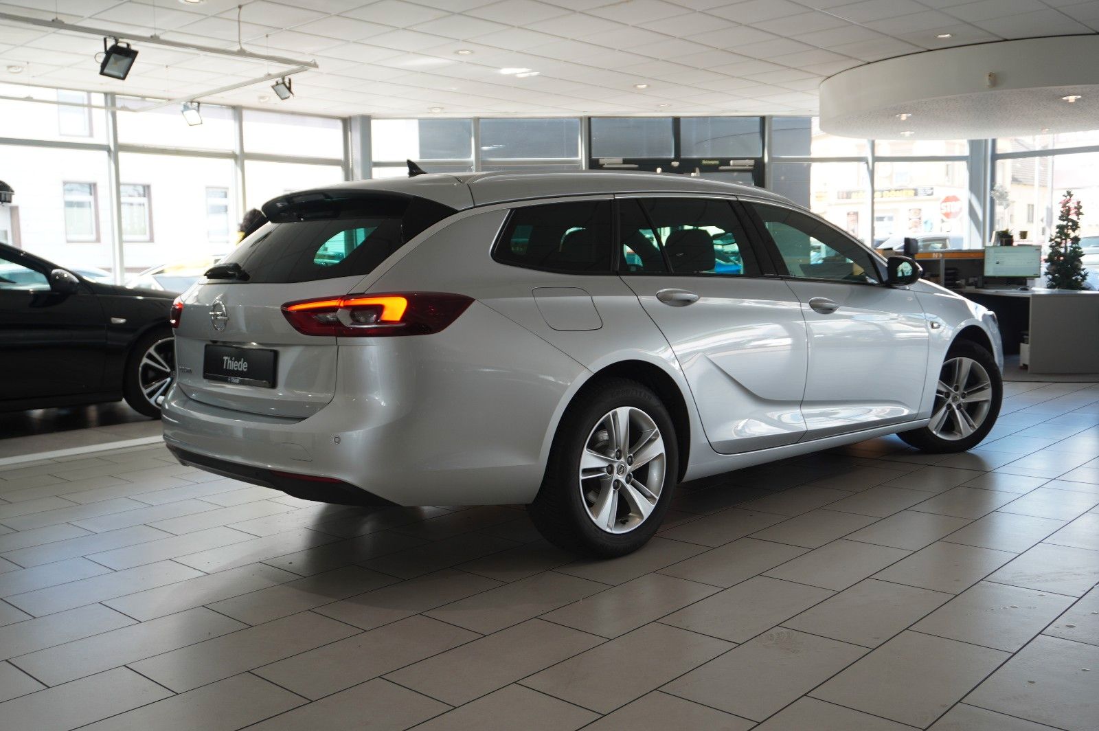 Fahrzeugabbildung Opel Insignia B ST 1.5D ELEGANCE NAVI/LED/KAMERA/DAB+
