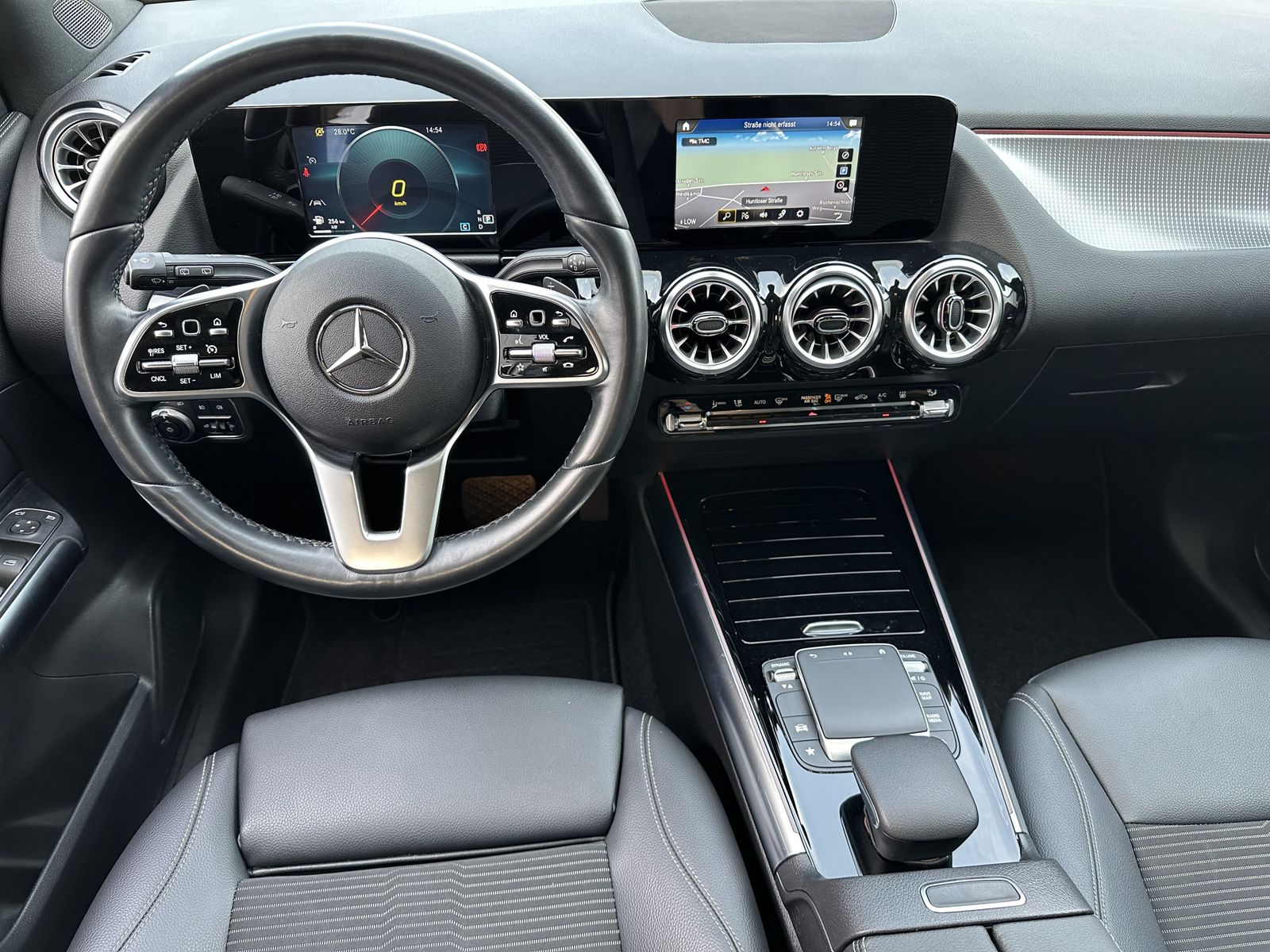 Fahrzeugabbildung Mercedes-Benz GLA 220d Progressive NAV+KAM+PANO+V-COCK+SHZ+1HD