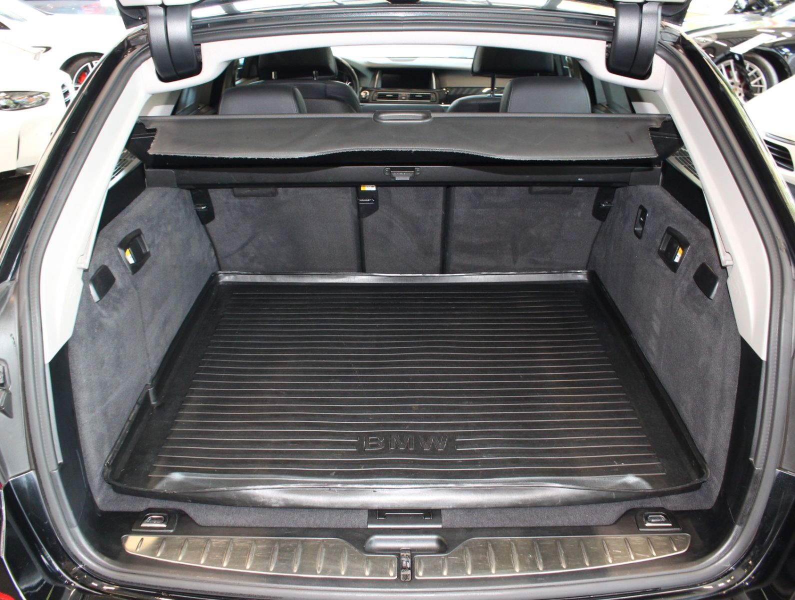 Fahrzeugabbildung BMW 530d Pano+Standhzg.+SoftClose+R.Kamera+NaviProf.