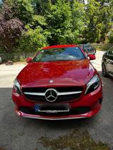 Mercedes-Benz Mercedes A Klasse 220 4Matic - Mercedes-Benz E 220 mit Benzin-Antrieb