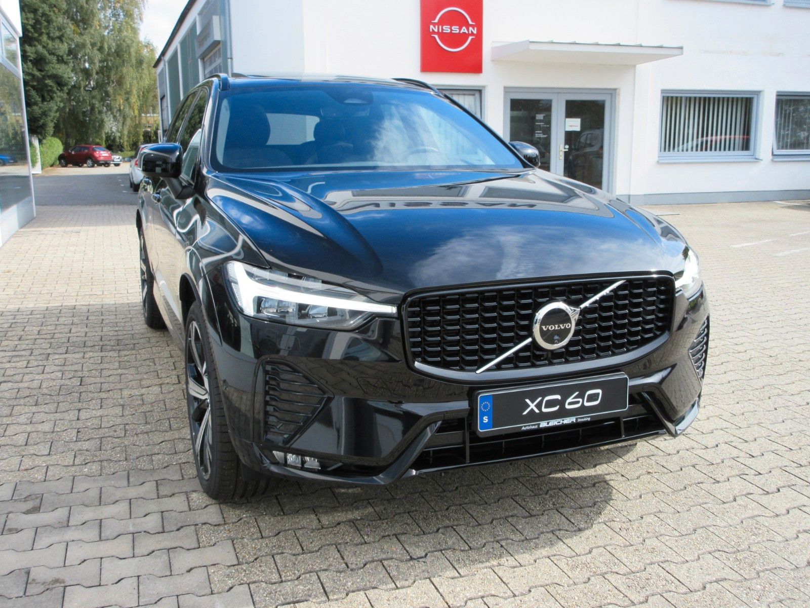 Fahrzeugabbildung Volvo XC 60 B5 Plus Dark AWD