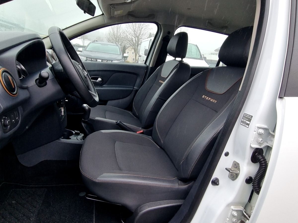 Fahrzeugabbildung Dacia Sandero Stepway Celebration TCe 90