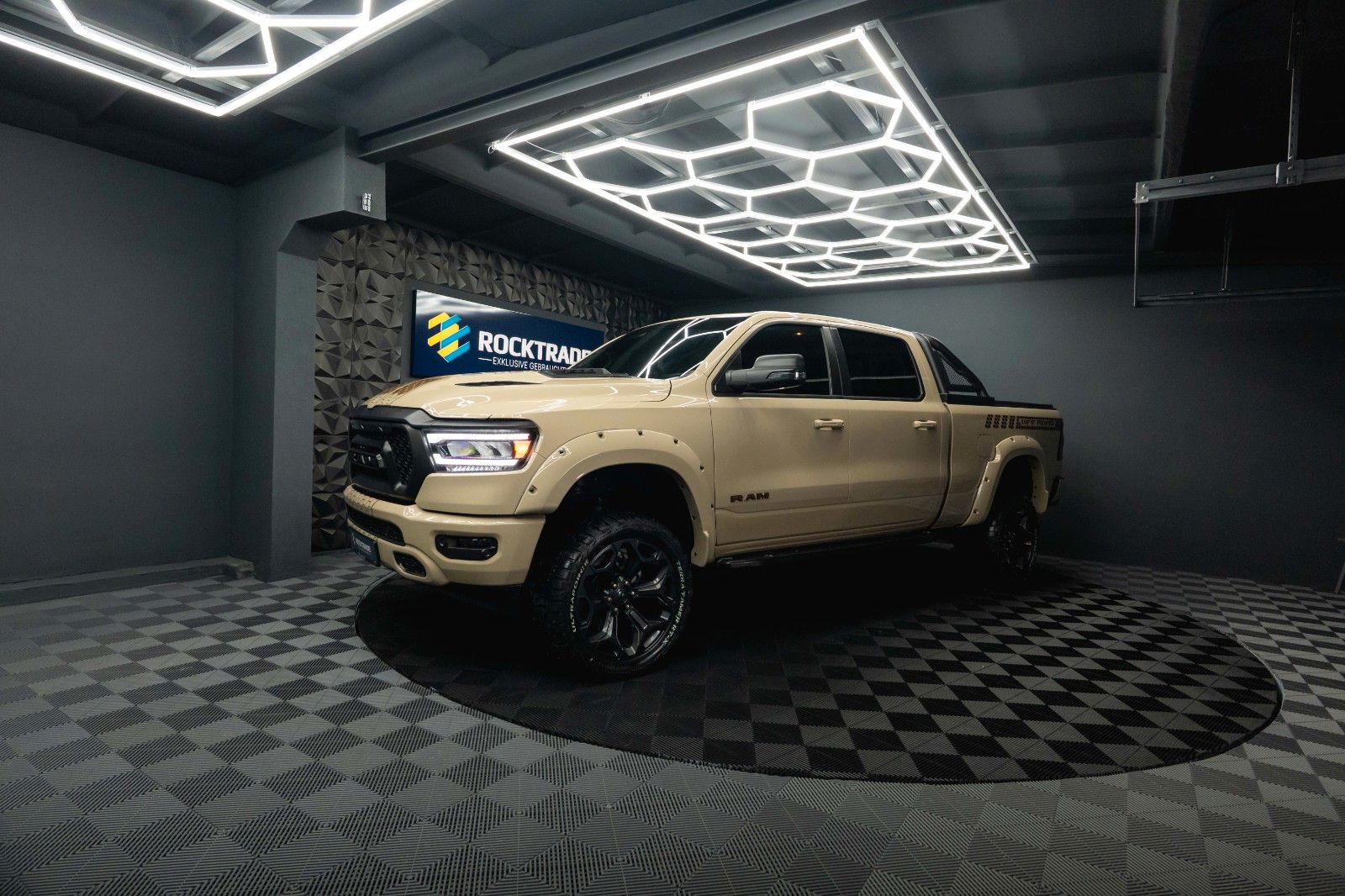 Fahrzeugabbildung Dodge RAM 5.7 V8 HEMI 4x4 OFFROAD LONGBED AXLE LOCK RC