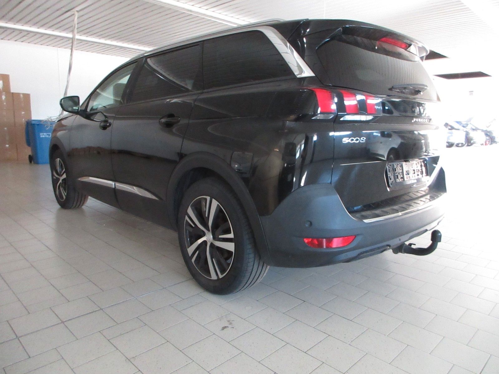 Fahrzeugabbildung Peugeot 5008 Allure 1.5D  NAVI/LEDER/PDC/R´CAM/AHK
