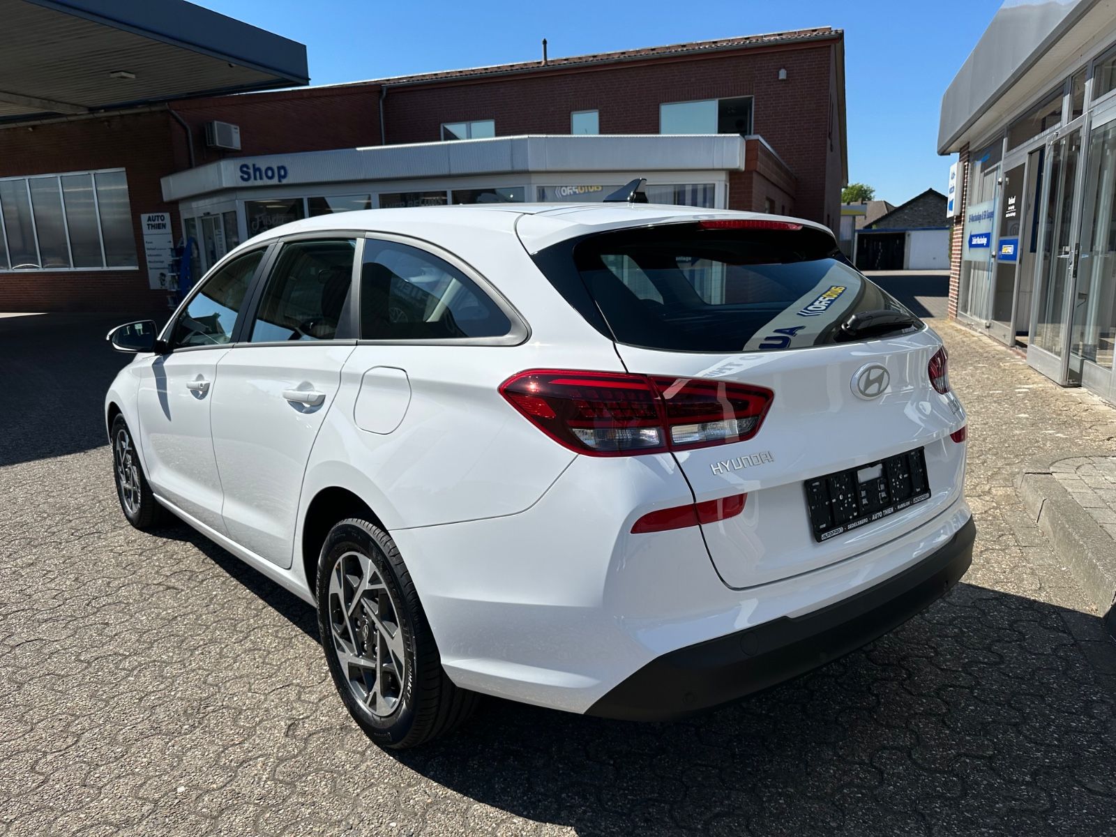 Fahrzeugabbildung Hyundai i30 Kombi 1.0 T-GDI DCT Comfort Navi/GRA/Shzg