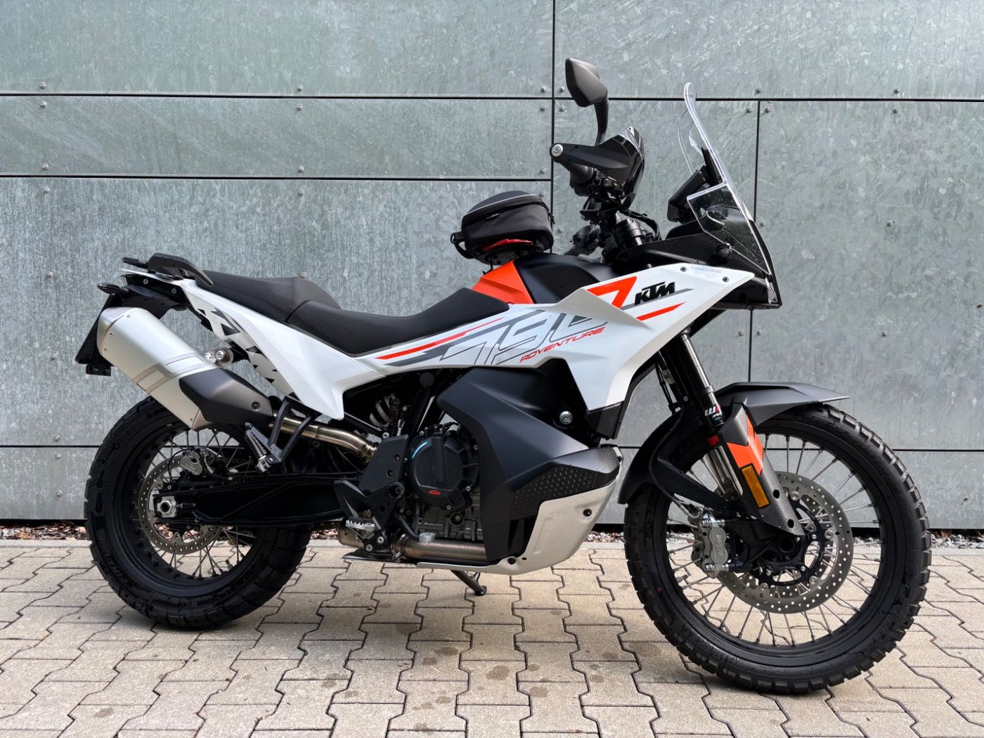 Fahrzeugabbildung KTM 790 Adventure 2024