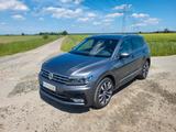 Volkswagen  Tiguan 2.0 TSI DSG 4Motion R-Line Vollausst. - VW Tiguan Gebrauchtwagen in Hannover