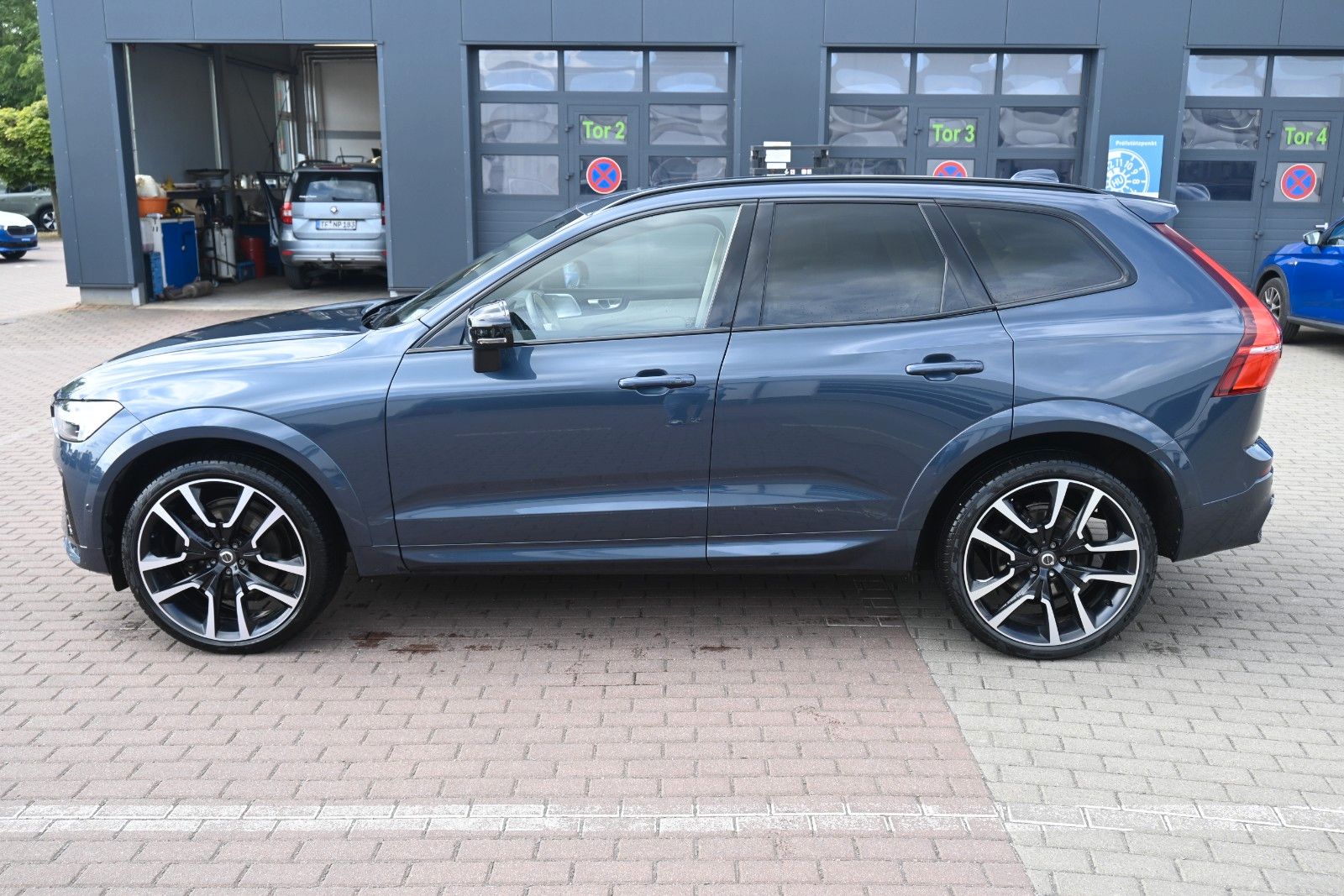 Fahrzeugabbildung Volvo XC60 B5 D Ultimate Dark AWD*B&W*LUFT*360°*STHZG*