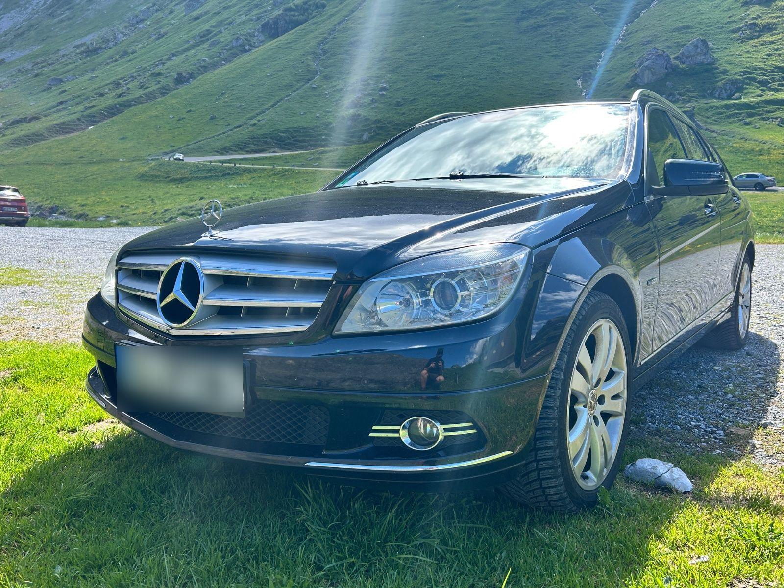 Mercedes-Benz C200 2011 — rear view