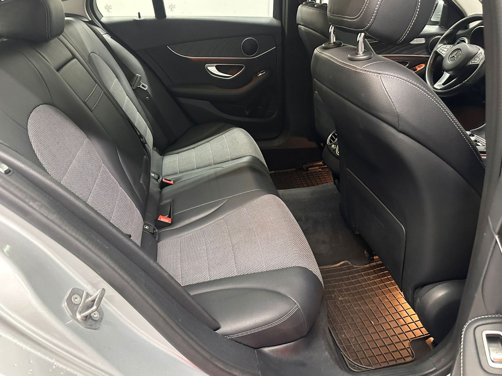 Fahrzeugabbildung Mercedes-Benz C 220 d 4MATIC T AVANTGARDE PANORAMA*DISTRO*