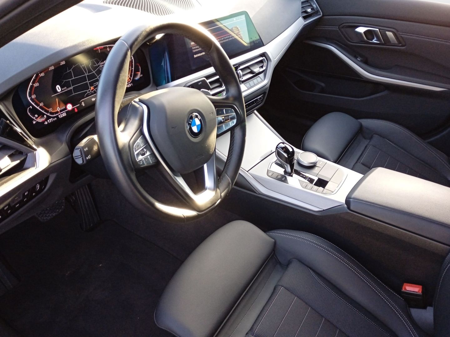 BMW 318 i Limousine Aut. SPORTSITZE+DAB+NAVI+TEMPOMA foto 14