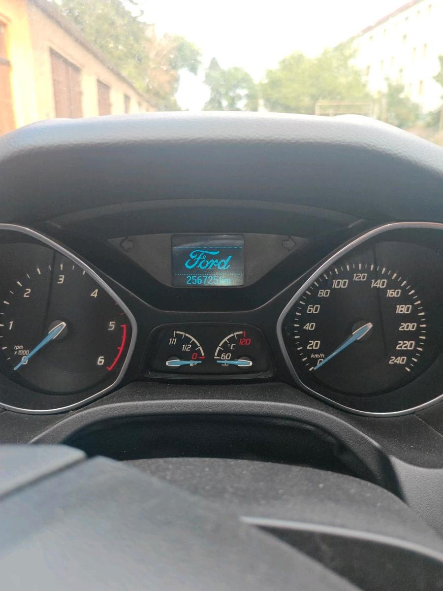 Ford Focus 2014 — rear view