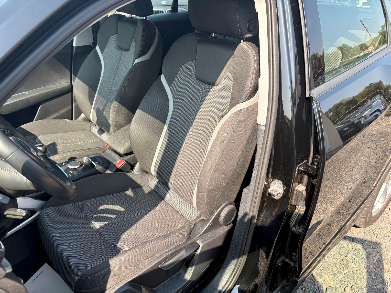Fahrzeugabbildung Audi Q2 30 TFSI sport Navi LED Klima PDC 2.HAND 17"LM
