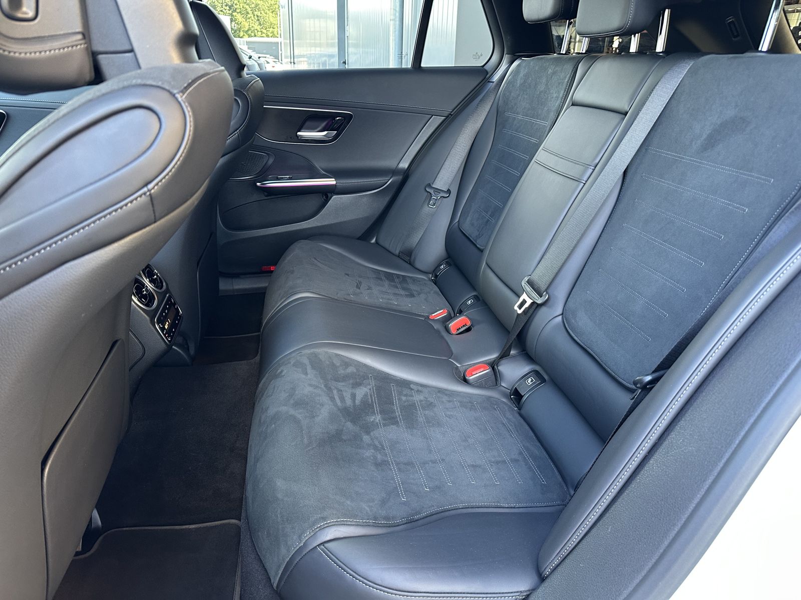 Fahrzeugabbildung Mercedes-Benz C 220d T AMG-Line NAV+LED+AHK+19ZOLL+STANDHEIZUN