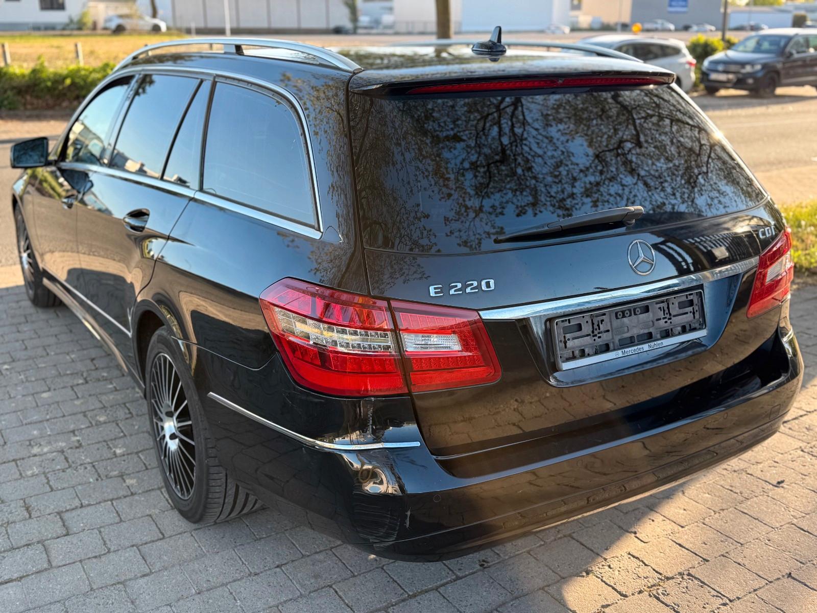 Mercedes-Benz E 220 CDI T-Modell  BlueEfficiency NAVI KLIMA PD