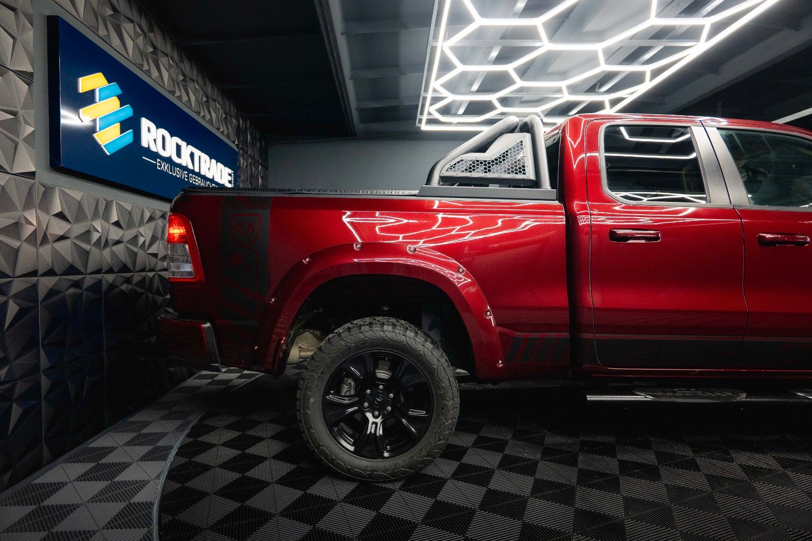 Fahrzeugabbildung Dodge RAM 5.7 V8 HEMI 4x4 OFFROAD Night Limited LONG