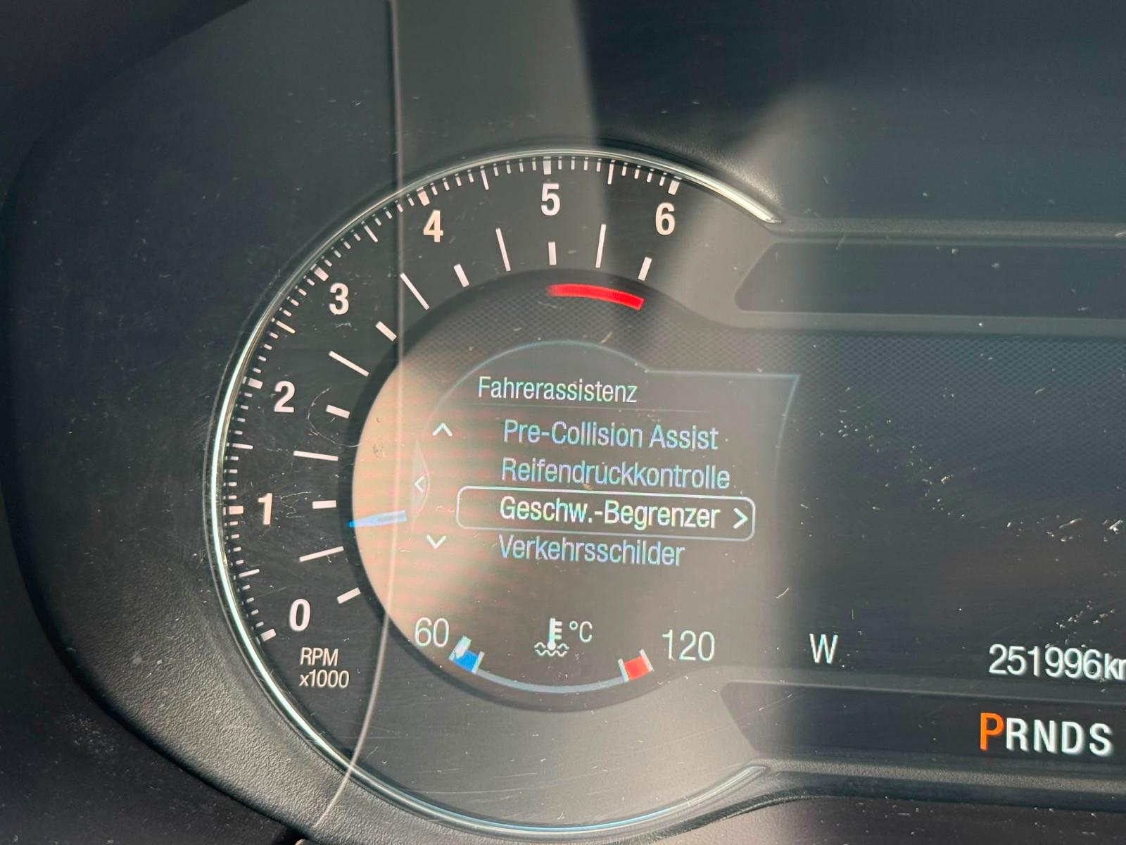 Ford Edge Titanium 4x4*Keyless*8Fach*Navi*Szhz