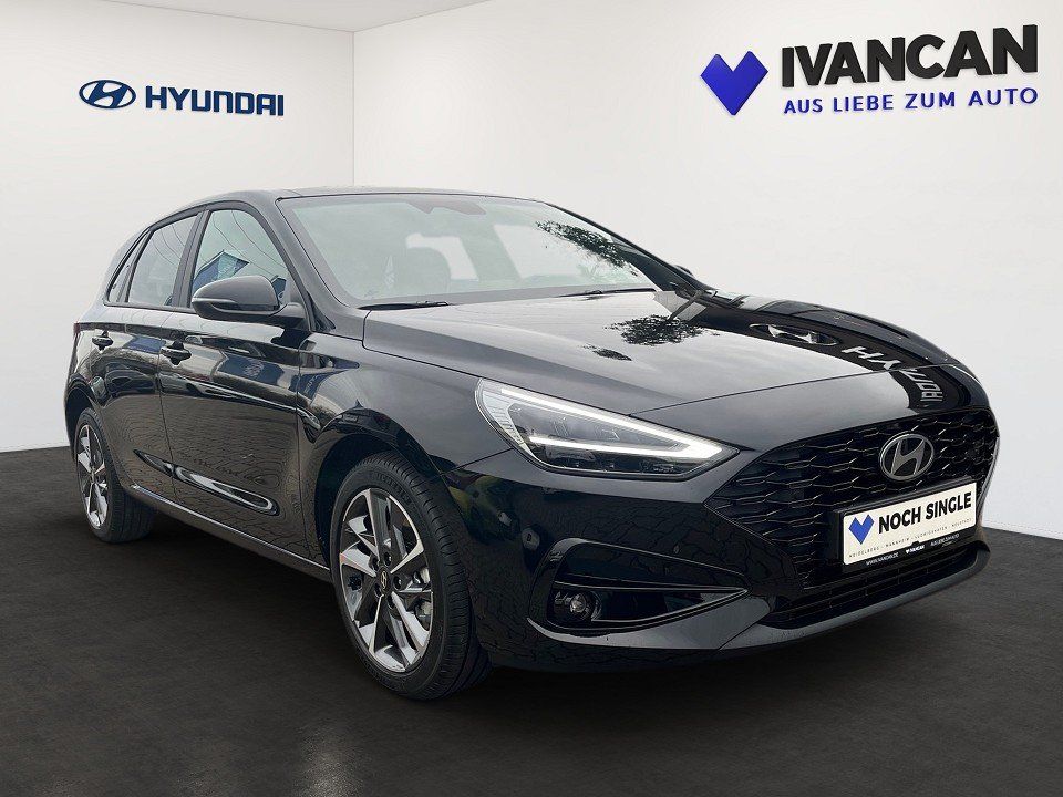 Fahrzeugabbildung Hyundai i30 1.5T 140PS DCT ADVANTAGE Plus Pano