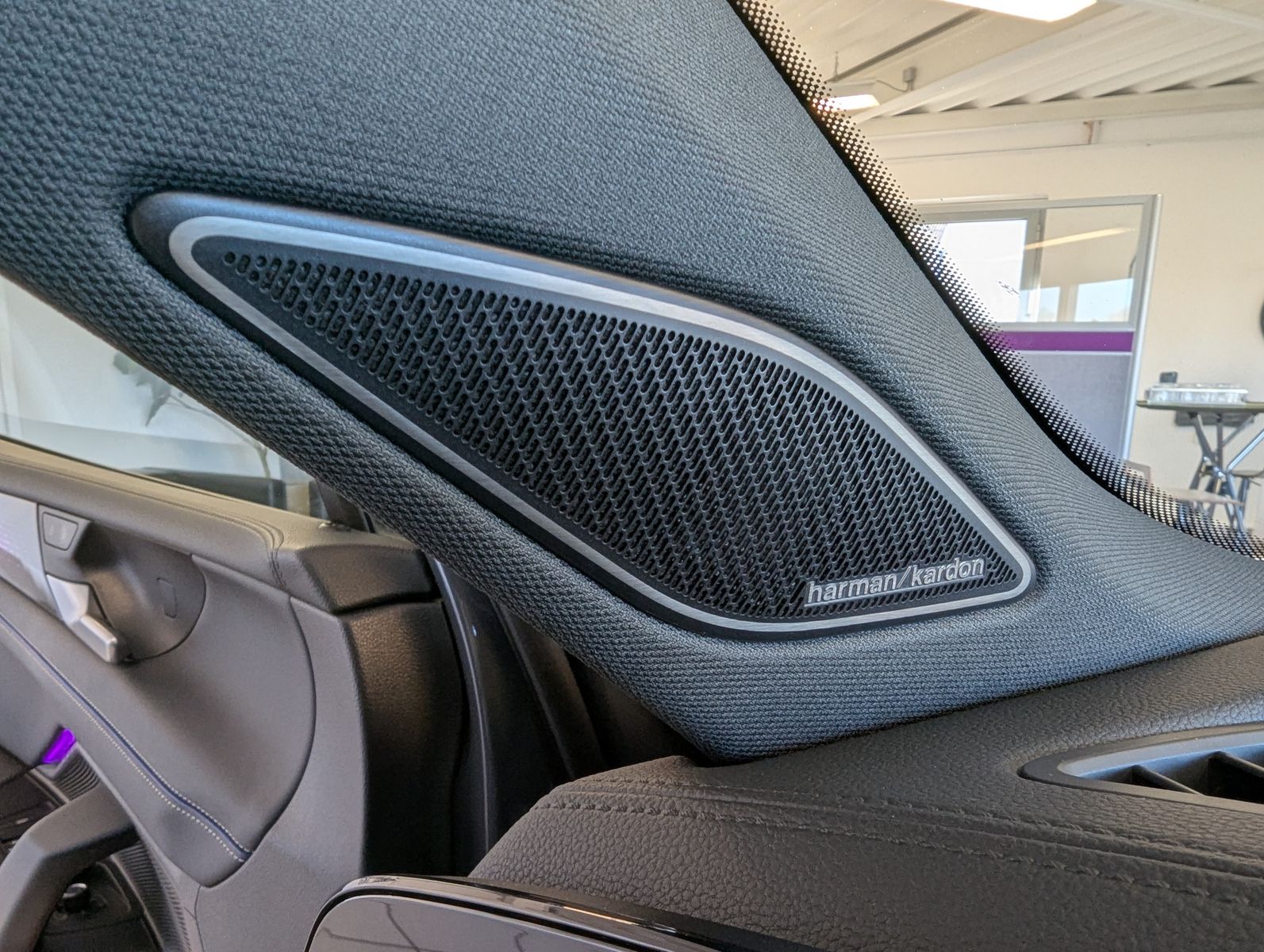 VW Tiguan 2.0TDI R-Line 4M Pano Black AHK Matrix 20 - Image 23