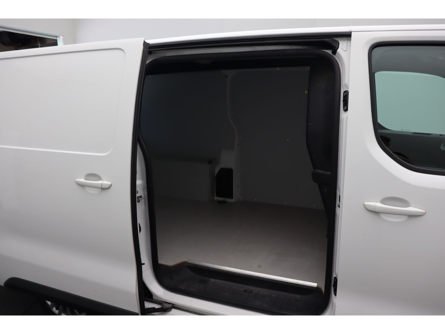 Fahrzeugabbildung Fiat Scudo L3 SX Automatik, AHK, Navi, Kamera,