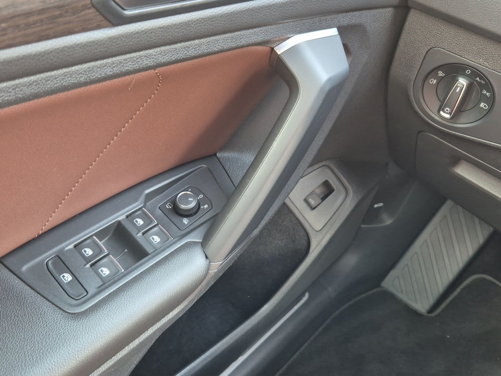 Fahrzeugabbildung Volkswagen Tiguan Elegance TSI DSG MATRIX NAVI RFK