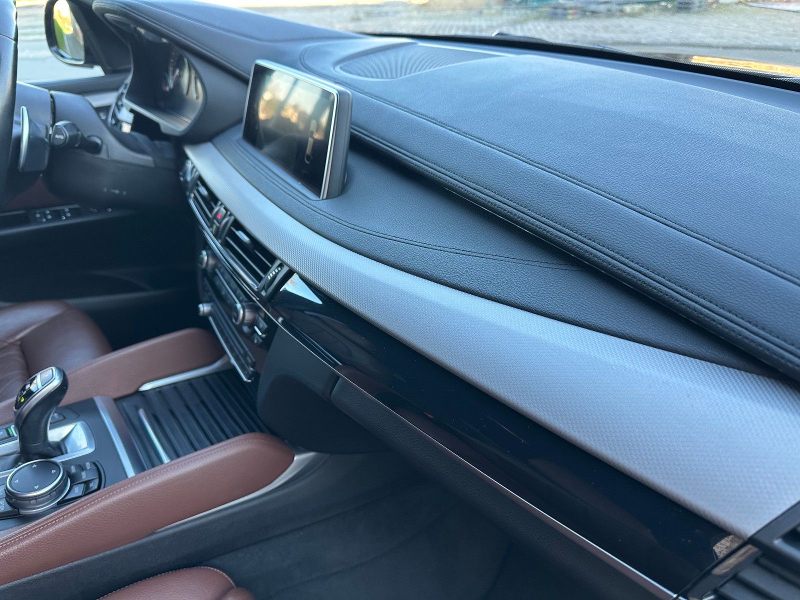 Fahrzeugabbildung BMW X6 M50 M SPORTPAKET*AHK+KAMERA*