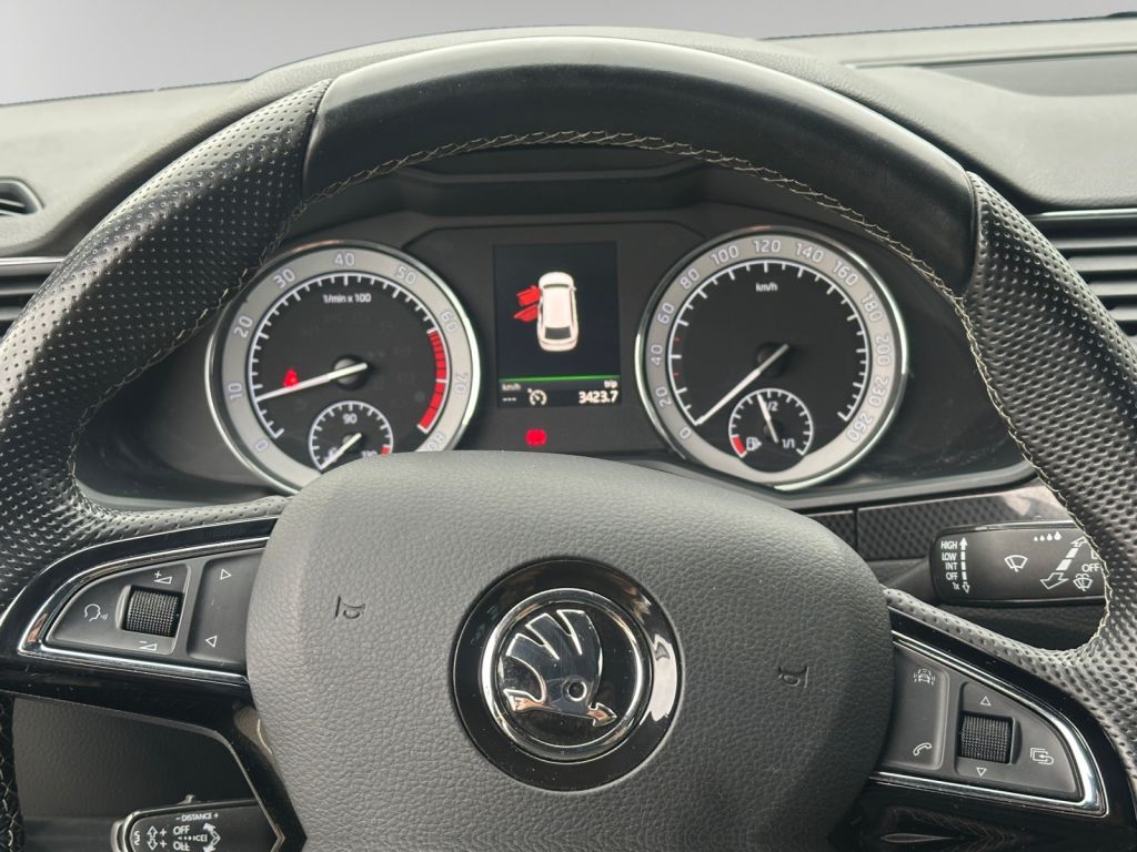 SKODA Superb Combi 1.4 TSI ACT SportLine ACC b. Front SKODA Superb Combi 1.4 TSI ACT SportLine ACC b. Front