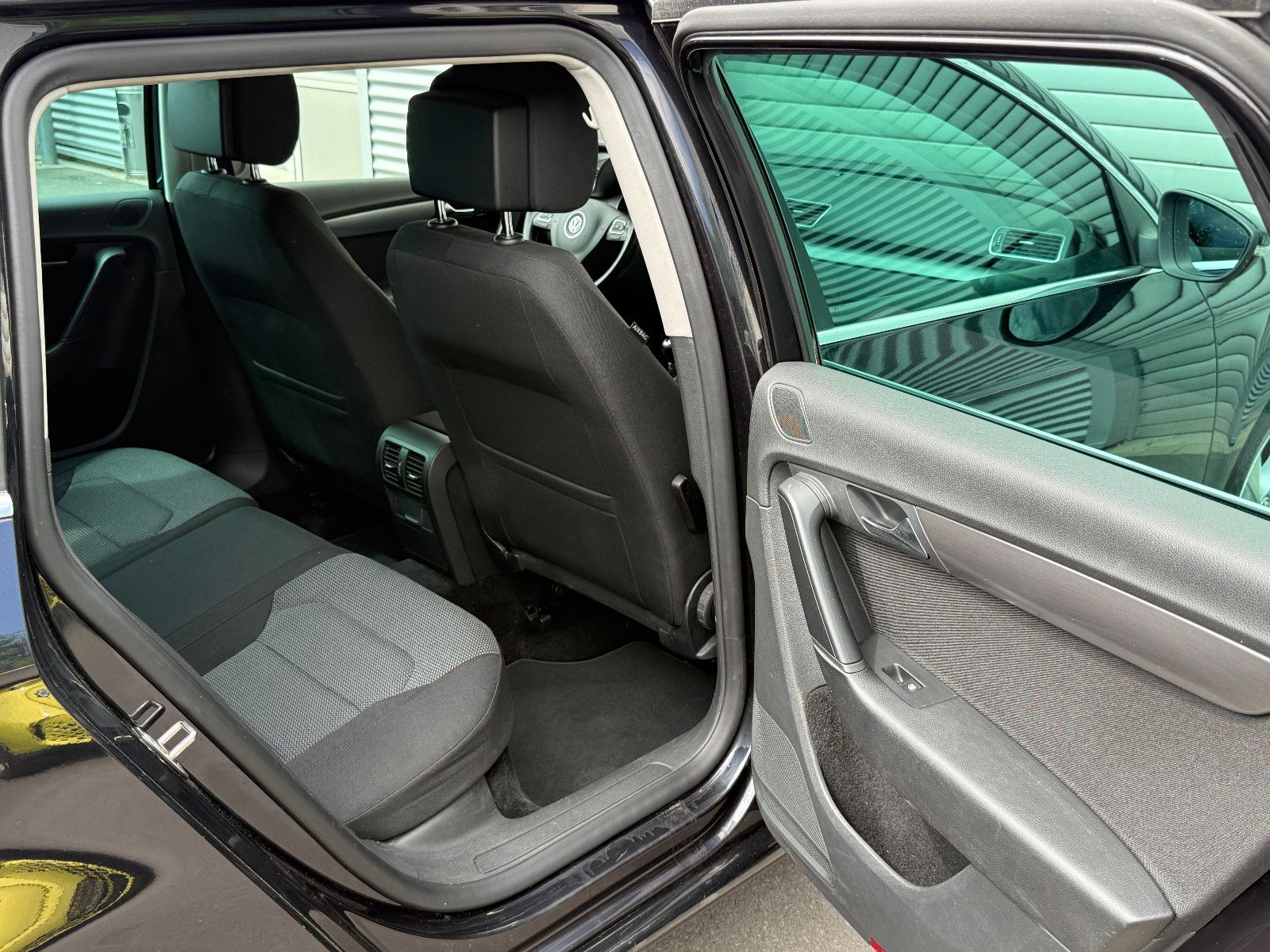 Fahrzeugabbildung Volkswagen Passat Variant Comfortline 1.8 TSI AHK GRA Navi