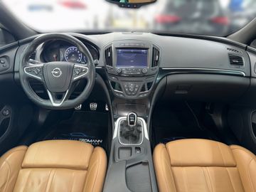 Opel Insignia CT - 8