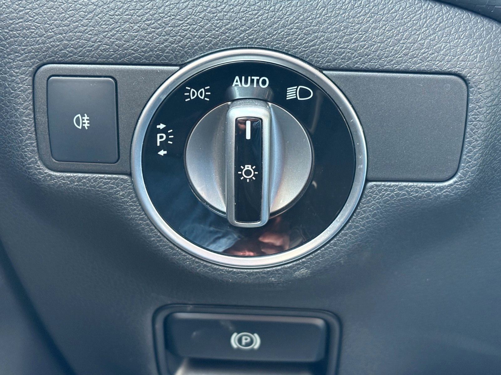 Fahrzeugabbildung Mercedes-Benz A 200 BE Xenon Leder PDC SPORTSITZE 2.HAND SHZ