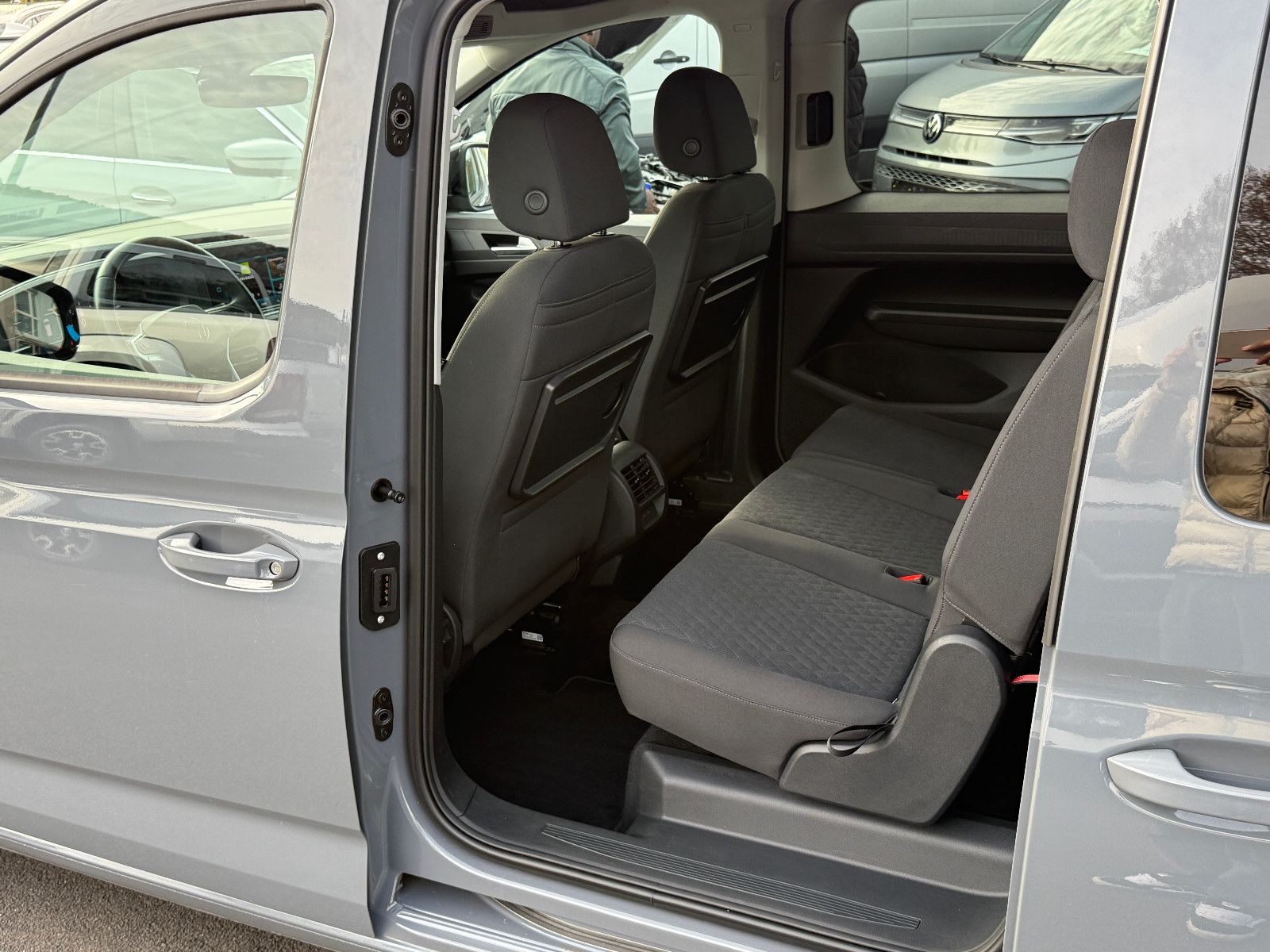 Fahrzeugabbildung Volkswagen Caddy Life Maxi 7-Sitzer ACC Blis DAB PDC SHZ