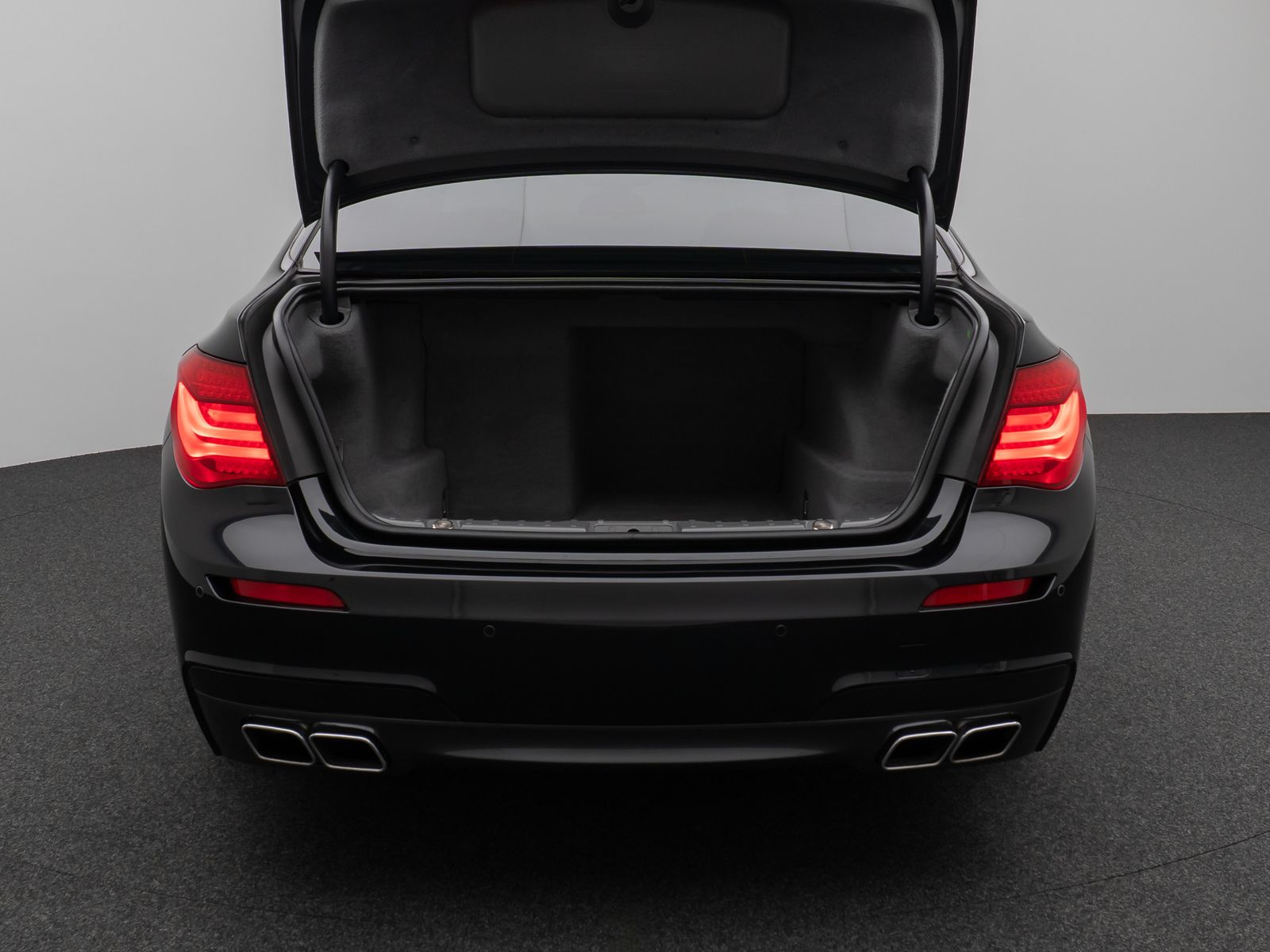 Fahrzeugabbildung BMW 760 Li M Sport Glasdach B&O HUD SoftCl NightVisi