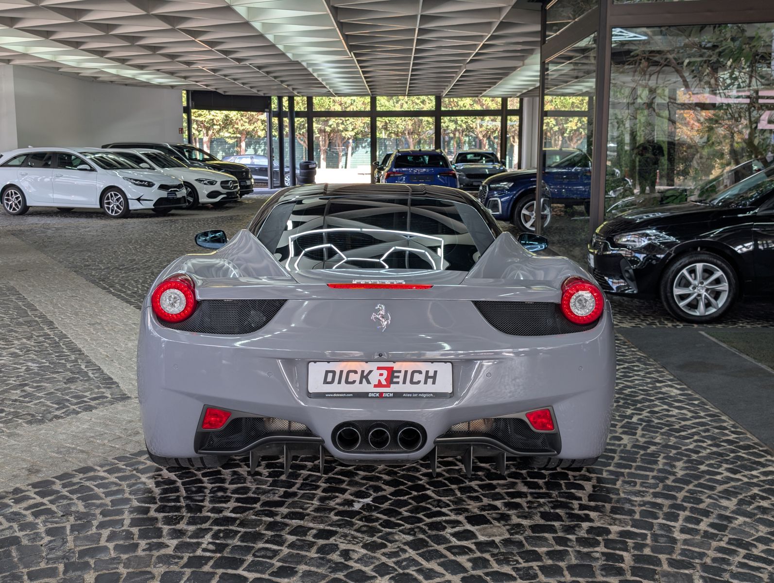 Fahrzeugabbildung Ferrari 458 Italia Racing Seats Carbon CRPK F1 CAM 20"