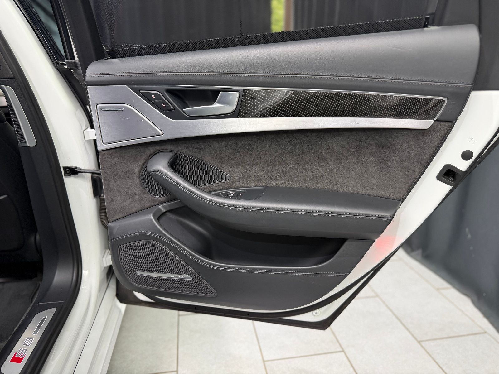 Fahrzeugabbildung Audi S8 4.0 TFSI quattro plus |KERAMIK|CARBON|MASSAGE