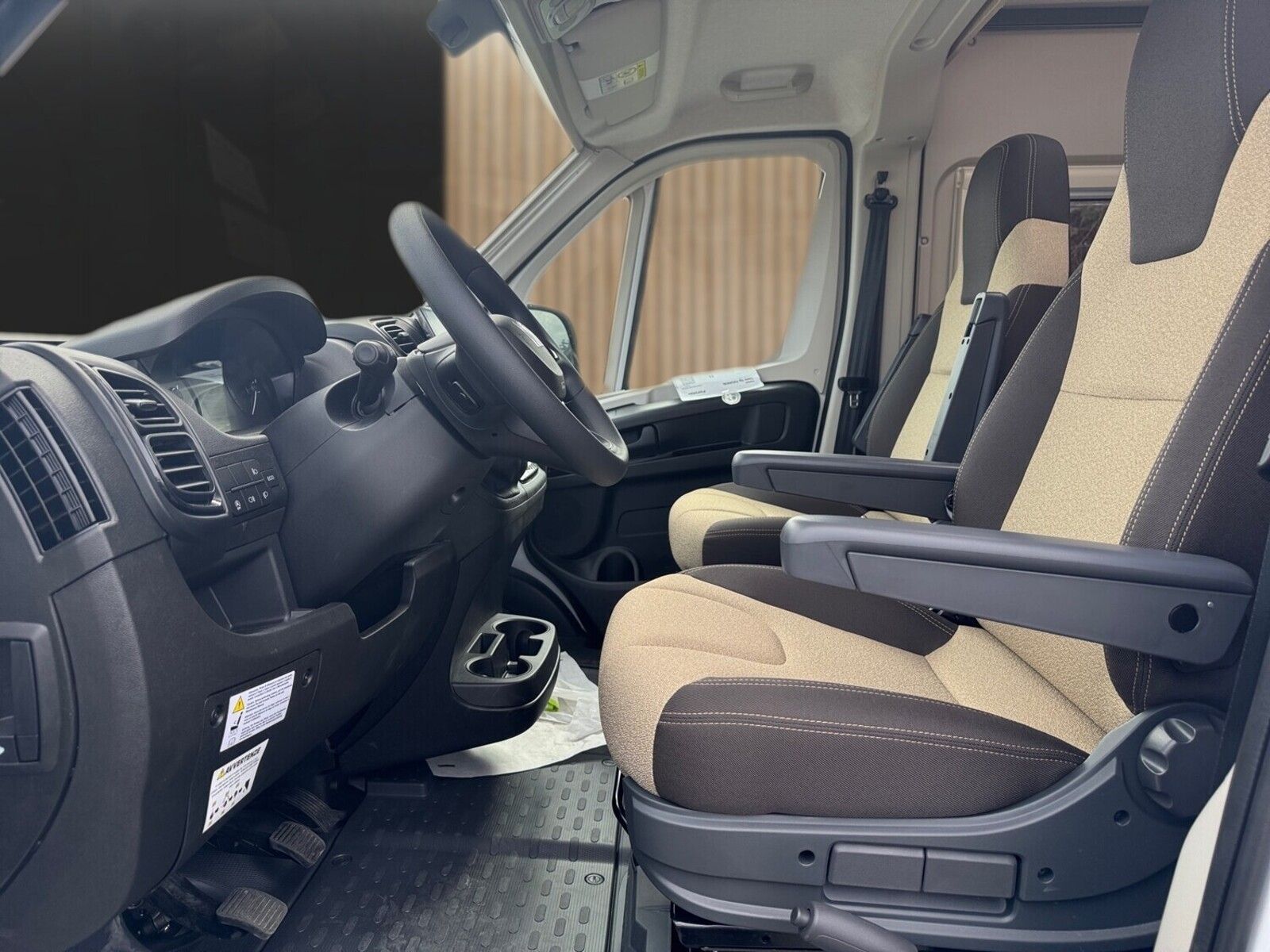 Fahrzeugabbildung Forster Livin Up FV599EBL Solar,Markise,RK