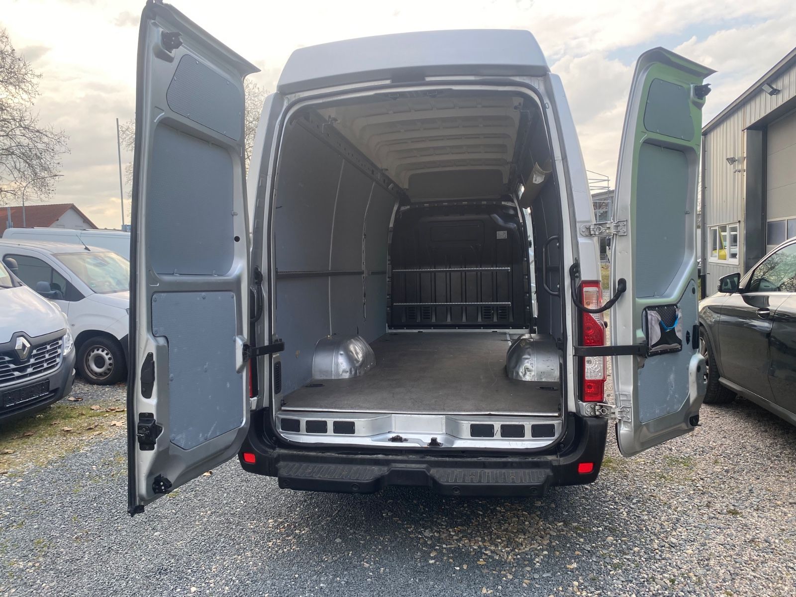 Fahrzeugabbildung Nissan NV400 Kastenwagen L4H3 3,5t COMFORT,1Hd,Navi,SHg
