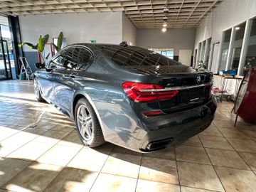 BMW 750 - 5