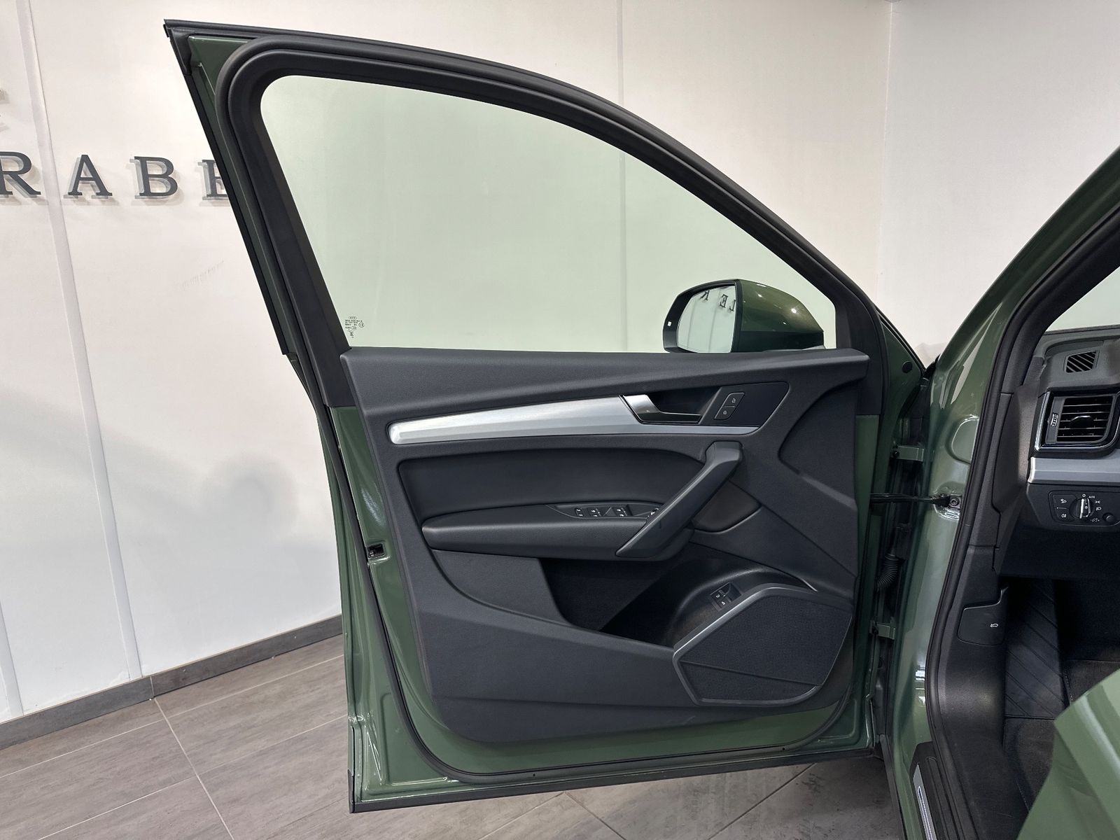 Fahrzeugabbildung Audi Q5 50 TFSI e Quattro S-Line NAV+LED+AHK+KAM