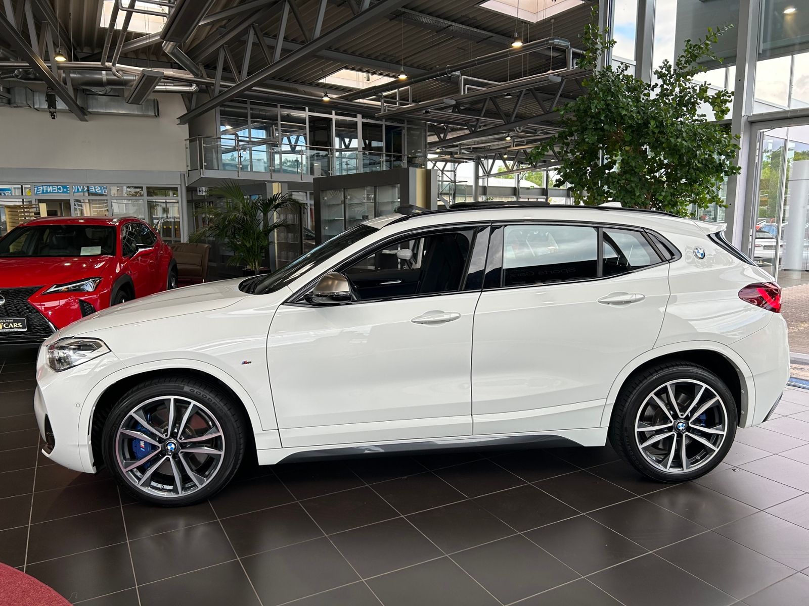 Fahrzeugabbildung BMW X2 M35 i xDrive Shadow PANO HUD H/K KAM