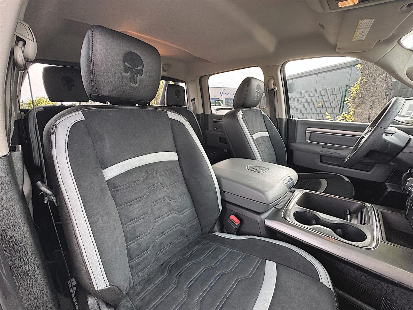 Fahrzeugabbildung Dodge RAM 5.7 V8 HEMI Night PUNISHER 4x4 LONGBED 19%