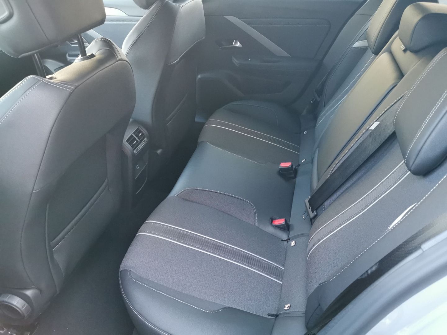 Fahrzeugabbildung Opel Astra Sports Tourer GS Navi, Matrix-LED