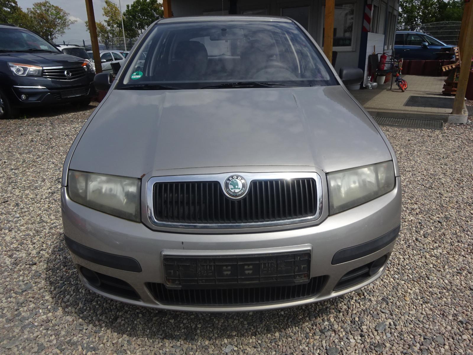 Skoda Fabia 2006 — rear view