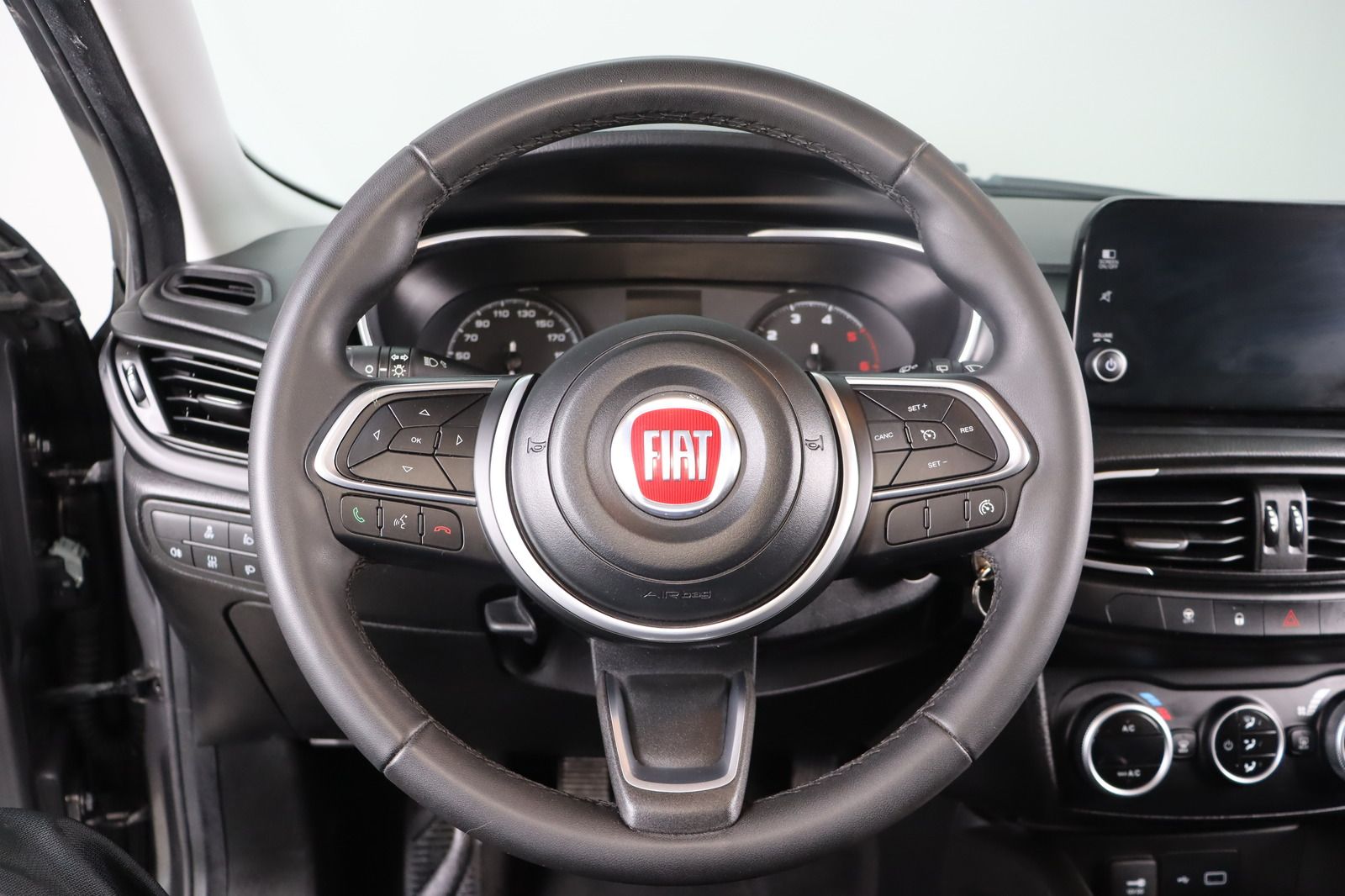 Fahrzeugabbildung Fiat Tipo * Navi * HU/AU neu * Tempomat
