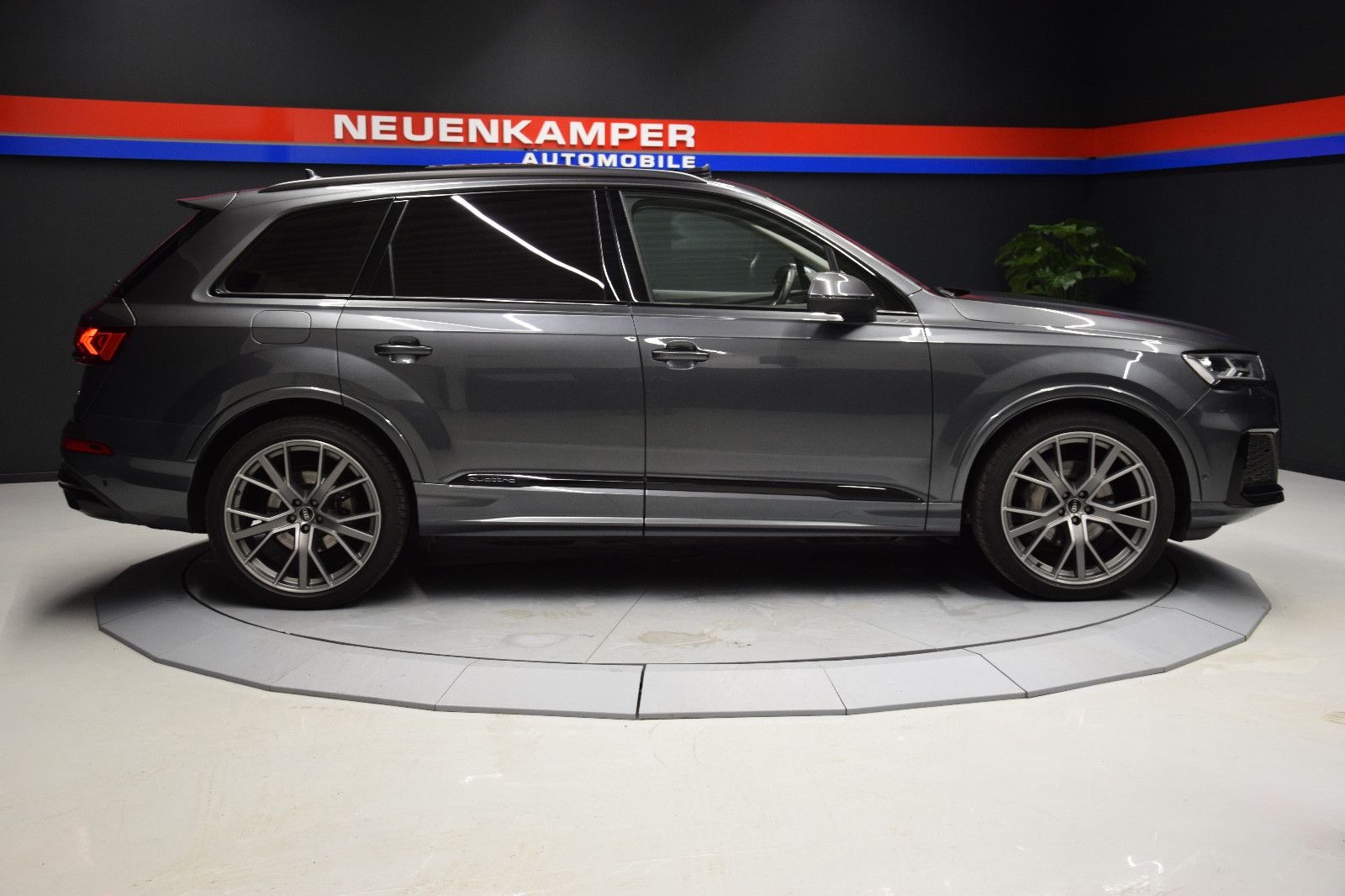 Fahrzeugabbildung Audi Q7 50 TDI quattro S line Pano Luft Massage 22"