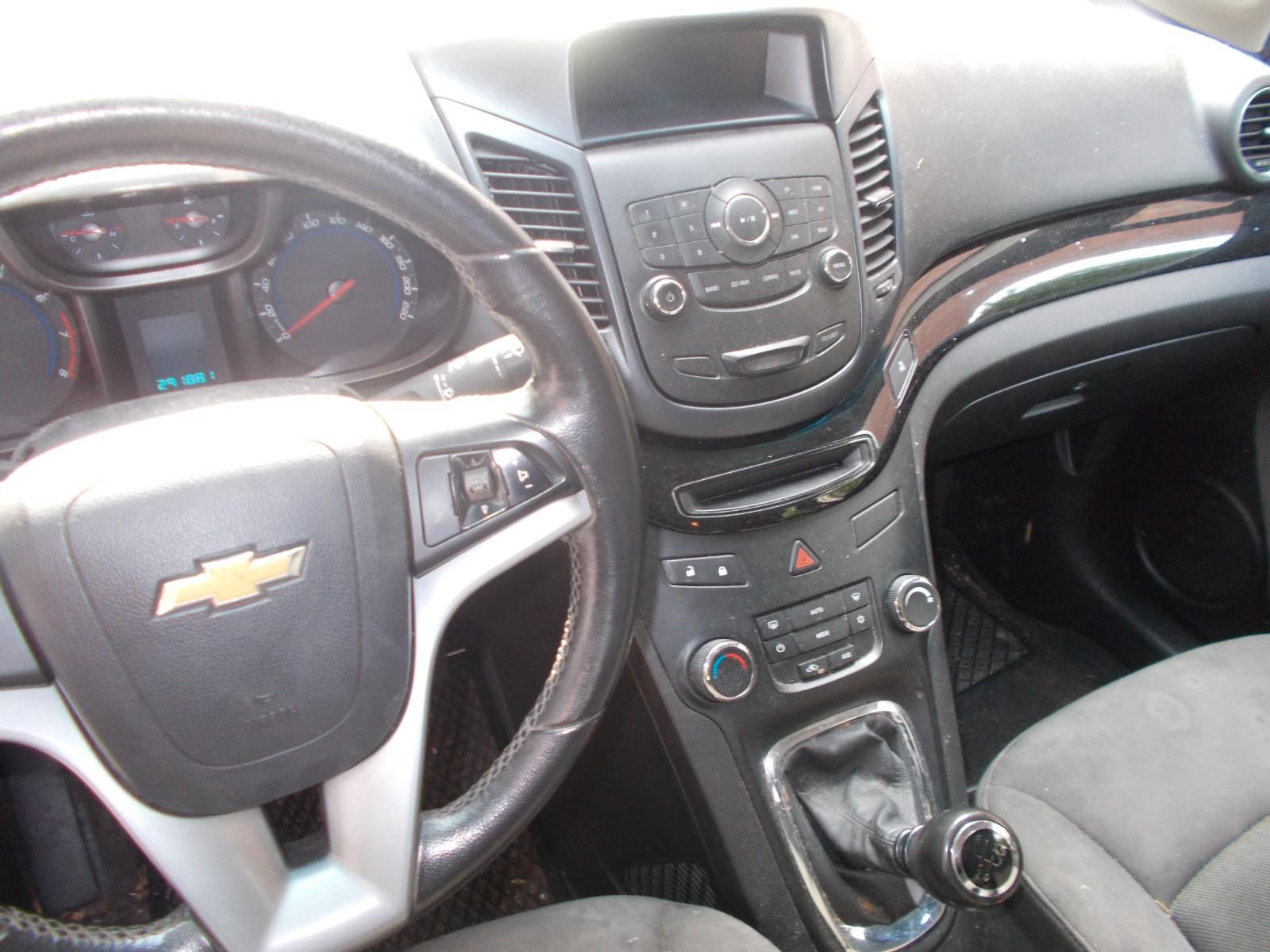 Chevrolet Orlando 2011 — interior