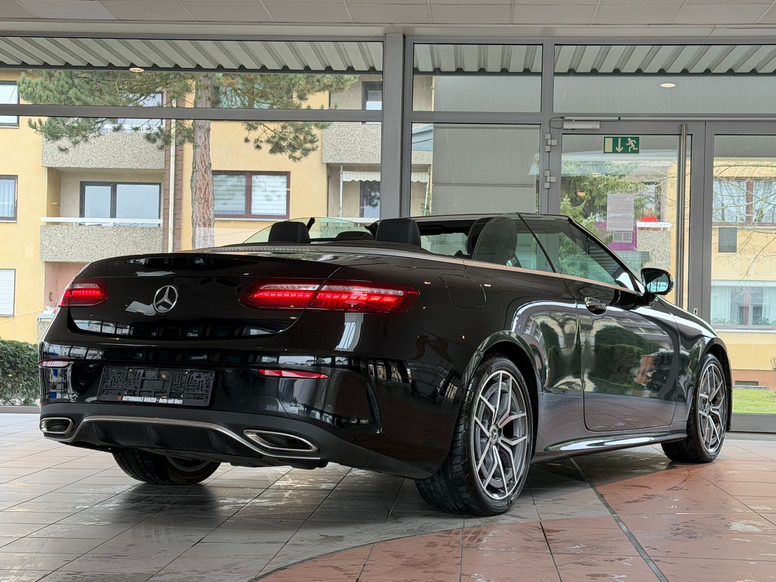 Fahrzeugabbildung Mercedes-Benz E 450 Cabrio AMG/BURMESTER/HUD/AMBIENTE/MASSAGE/