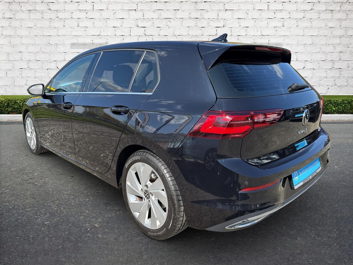 Volkswagen Golf VIII 1.5 eTSI DSG Style El. Panodach Navi D