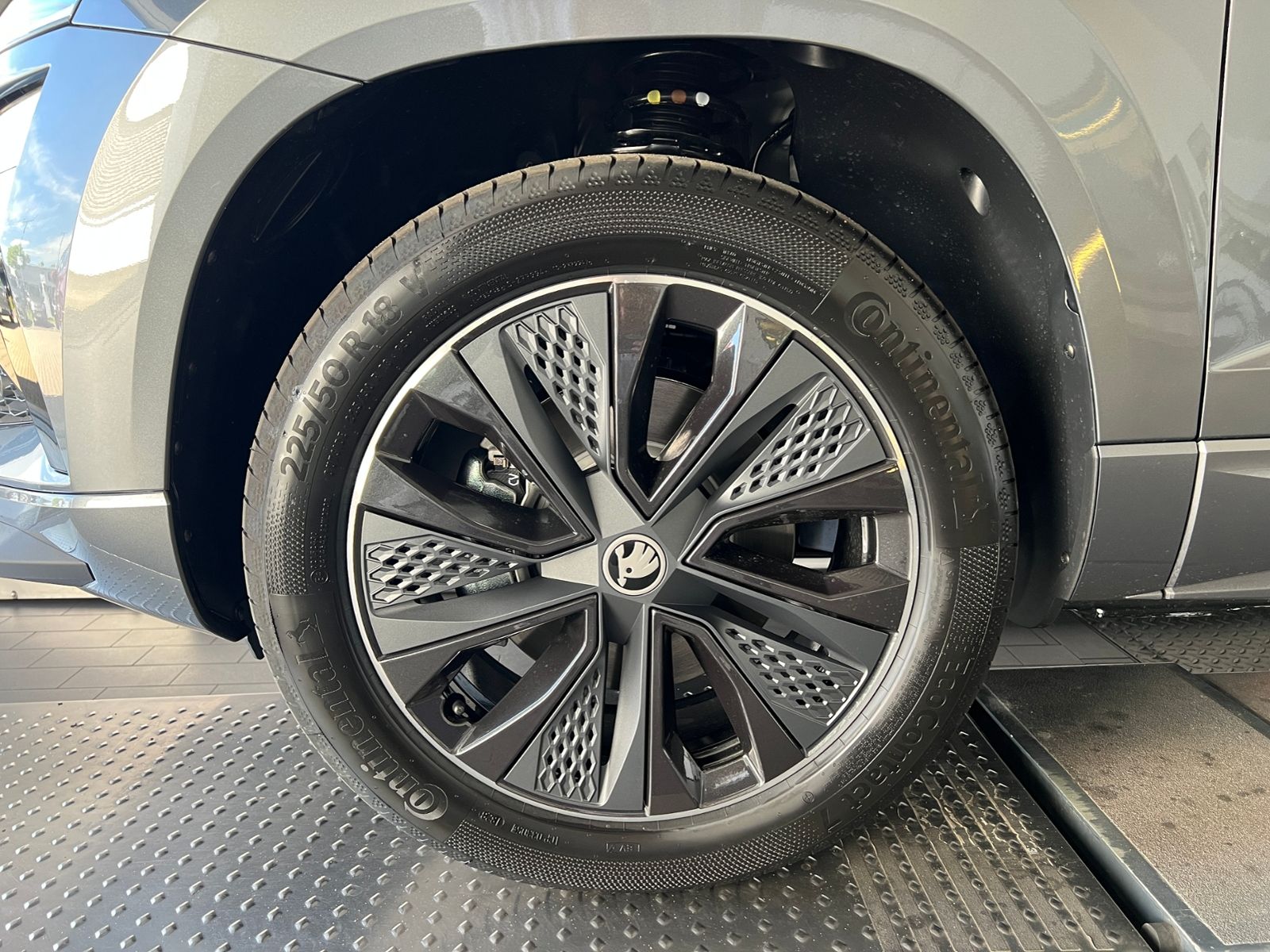 Fahrzeugabbildung SKODA Karoq Sportline 2.0 TDI DSG *AHK,Navi,TravelAssi